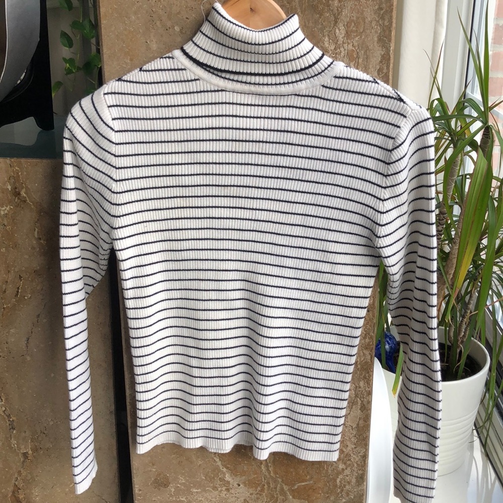 Gap Black and White Turtleneck